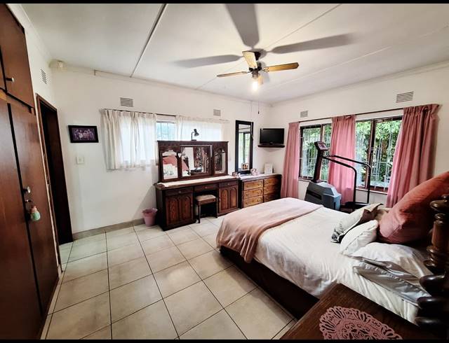 4 BEDROOM FREESTANDING FOR SALE IN OSLO BEACH